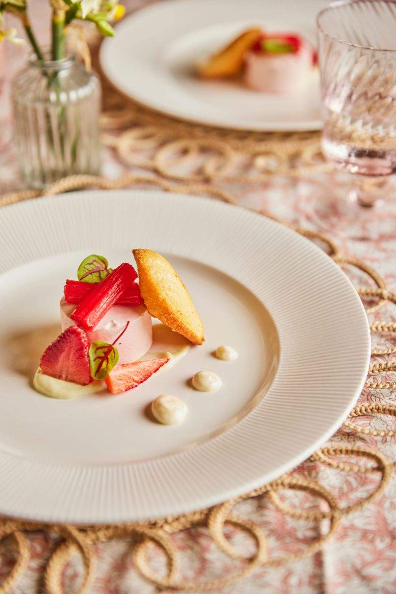 Some delicate Summer dessert included in Kalm Kitchen & Froyle Park's all-inclusive wedding package.