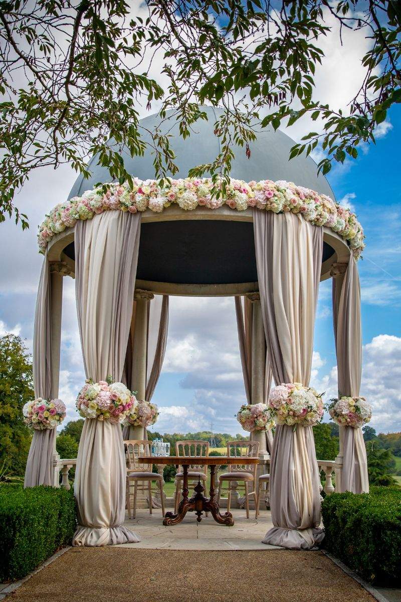 With it's iconic outdoor wedding dome, Froyle Park is the finest wedding venue in Surrey offering outdoor ceremonies